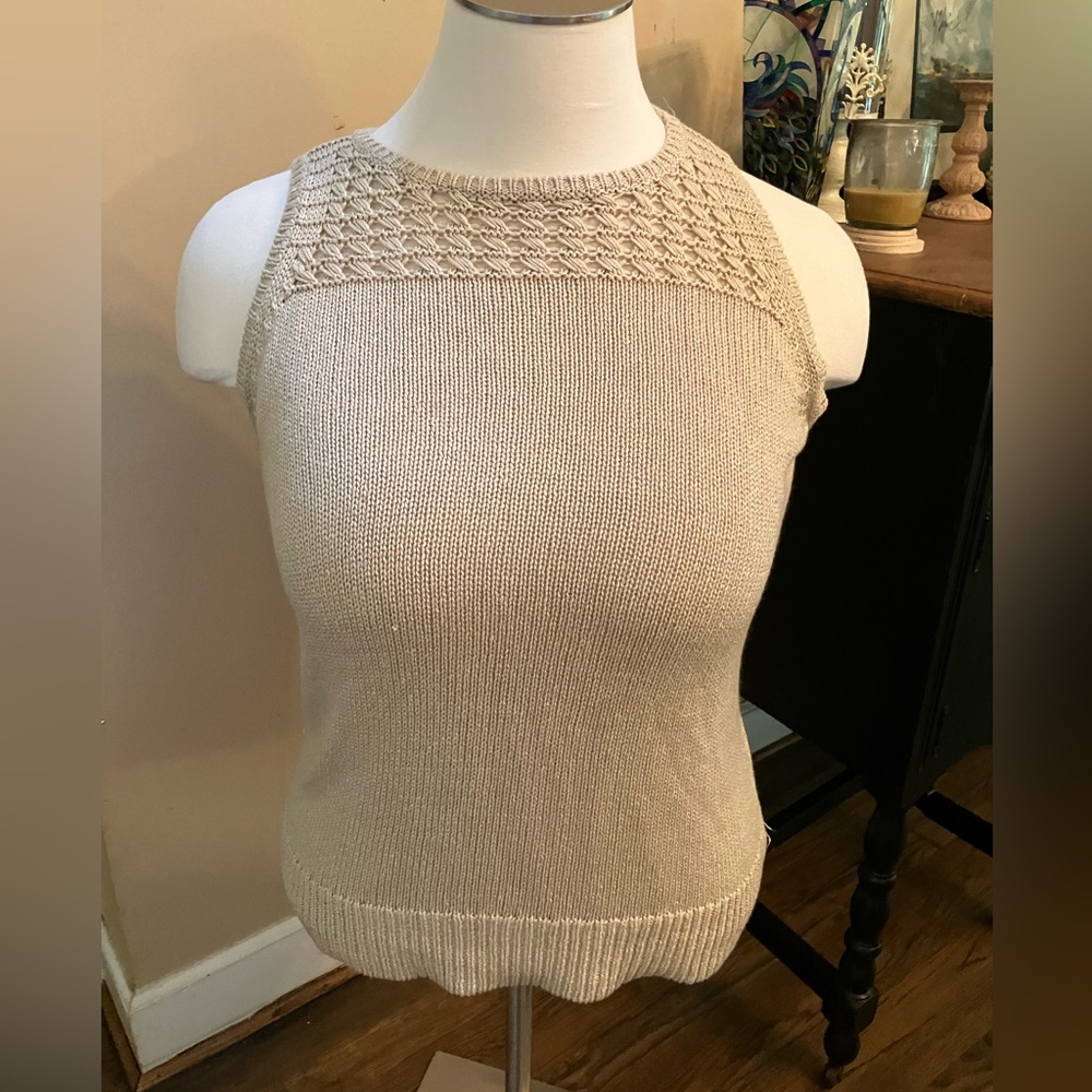 Loft sleeveless sweater size xxl in tan
Euc